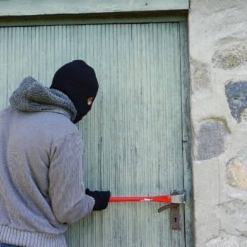 Sicherheitstechnik für Fenster und Türen – so schrecken Sie Einbrecher ab
