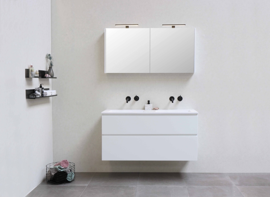 Badezimmereinrichtung: Stilvolle Spiegel und Spiegelschränke Vorschaubild